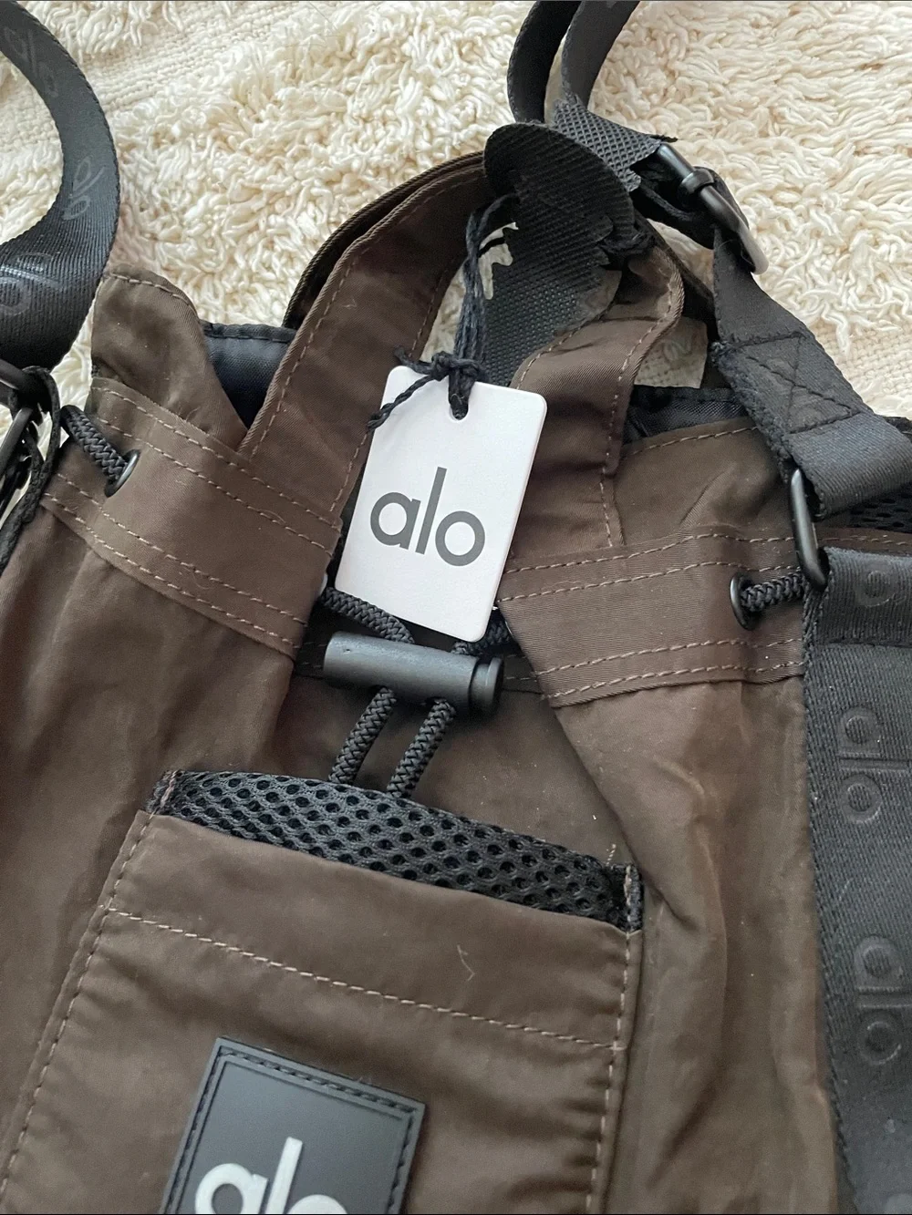 NWT Alo yoga espresso black bucket bag crossbody brown authentic